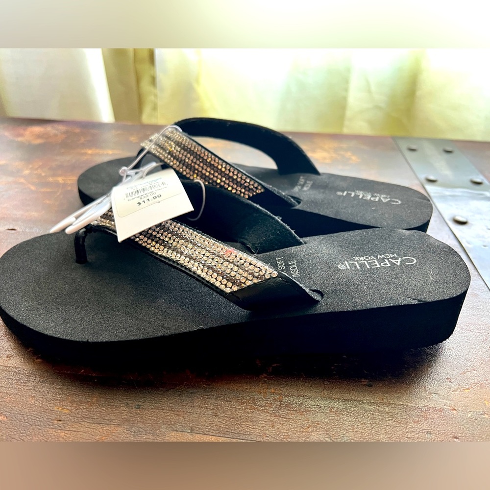NWT Capelli Super Soft Flip Flops